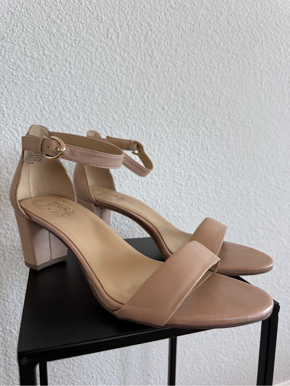 Naturalizerl Vera Dress Sandal in Crème Brulee Leather